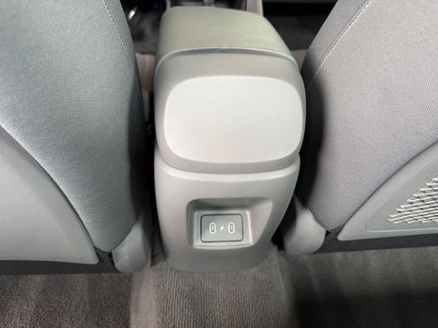 Used 2025 Hyundai Elantra SEL image 23