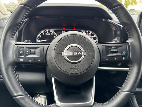 Used 2024 Nissan Pathfinder SL w/ SL Premium Package image 18