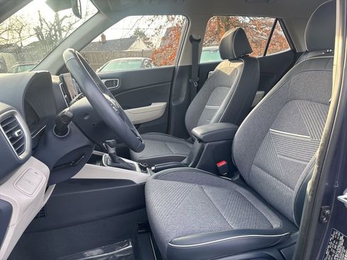 Used 2023 Hyundai Venue Limited w/ Cargo Package image 19