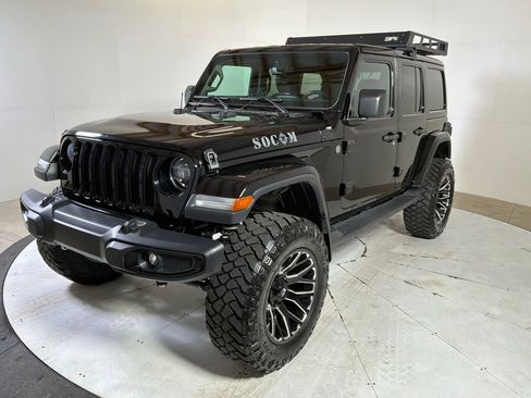 Used 2019 Jeep Wrangler Unlimited Sahara w/ Uconnect 4C Nav & Sound Group AWD/4WD image 3