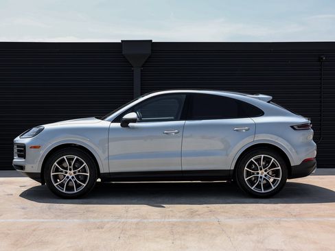 Certified 2025 Porsche Cayenne Coupe image 2