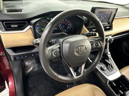 Used 2022 Toyota RAV4 XLE Premium AWD/4WD image 13