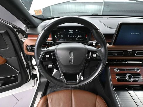 Used 2023 Lincoln Aviator Reserve image 25