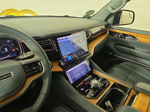 Used 2023 Jeep Grand Wagoneer L Series II w/ Premium Group II image 27