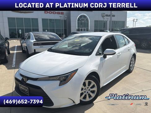 Used 2024 Toyota Corolla LE FWD image 1