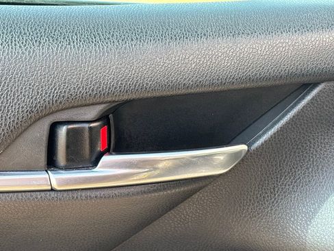 Used 2022 Toyota Camry SE w/ Convenience Package image 7