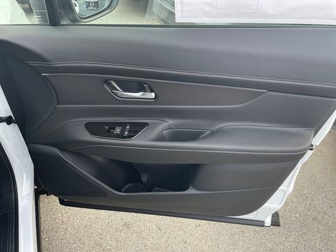 Certified 2025 Nissan Murano SV image 29