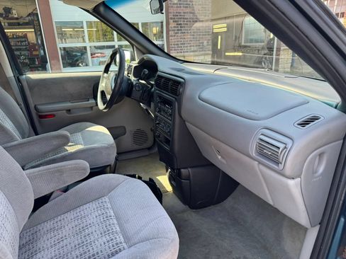 Used 2002 Chevrolet Venture LS FWD image 38