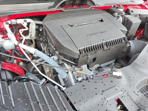 Used 2025 Honda Pilot Touring image 25