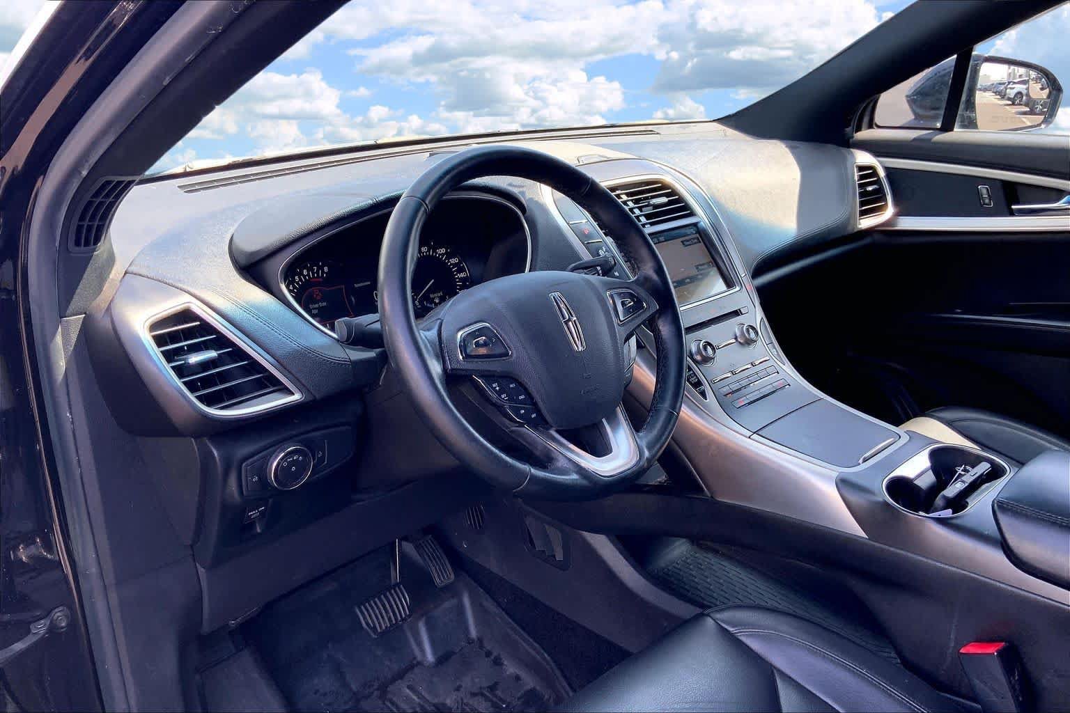 Used 2017 Lincoln MKX Premiere AWD/4WD image 2