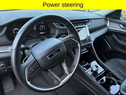 Used 2022 Jeep Grand Cherokee L Limited w/ Black Appearance Package AWD/4WD image 13
