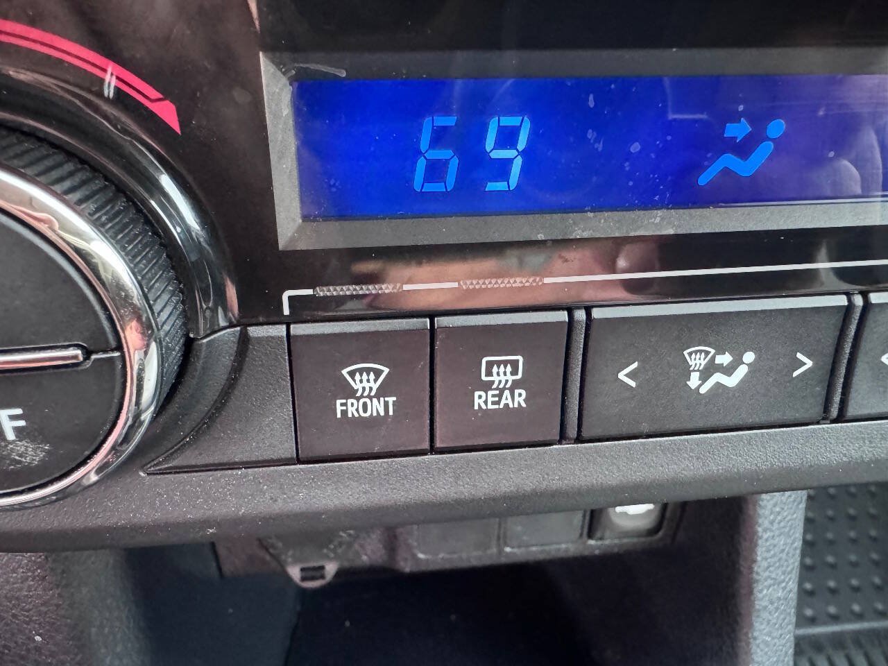 Used 2016 Toyota Corolla LE FWD image 27