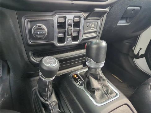 Used 2022 Jeep Wrangler Unlimited Sahara w/ Safety Group image 9