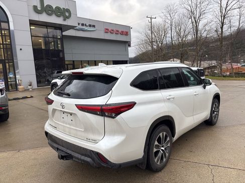 Used 2022 Toyota Highlander XLE image 5