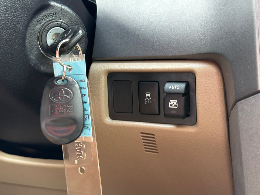 Used 2017 Toyota Sequoia Platinum AWD/4WD image 36