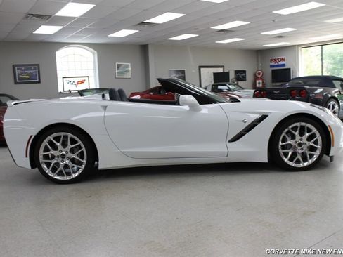 Used 2016 Chevrolet Corvette Stingray Convertible w/ 3LT Preferred Equipment Group RWD image 21