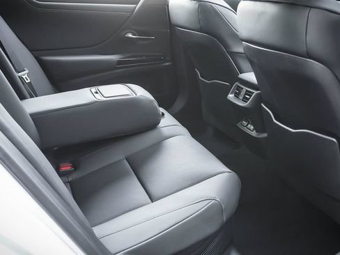 Certified 2025 Lexus ES 300h w/ Premium Package FWD image 24