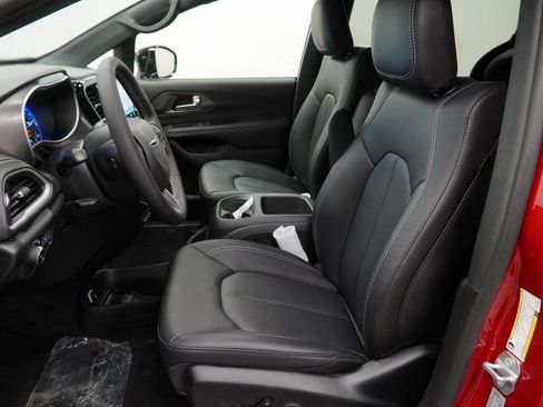 New 2026 Chrysler Pacifica Select image 15