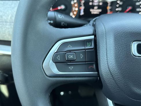 Used 2024 Jeep Compass Latitude image 10