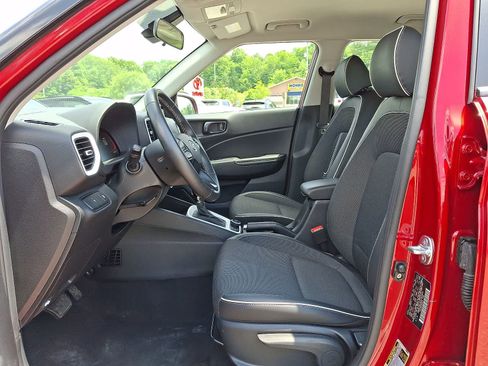Used 2025 Hyundai Venue Limited FWD image 15