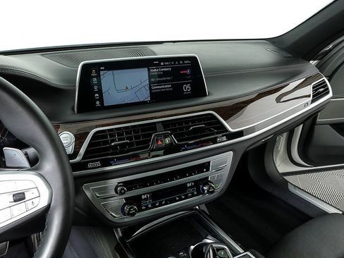 Used 2022 BMW 750i xDrive 750i xDrive w/ Luxury Rear Seating Package image 13