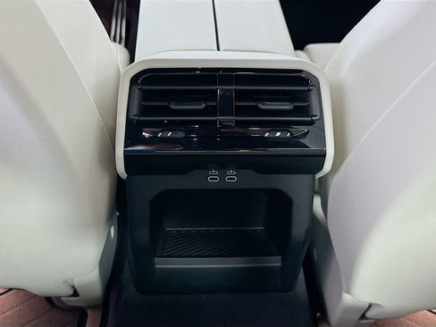 Used 2025 BMW i5 eDrive40i w/ M Sport Package image 26