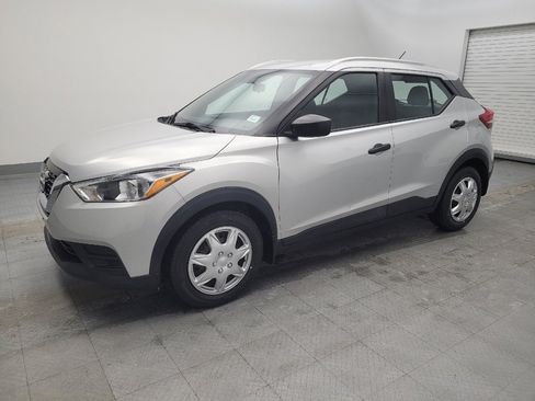 Used 2018 Nissan Kicks S image 2