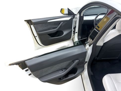 Certified 2023 Tesla Model Y Long Range AWD/4WD image 10