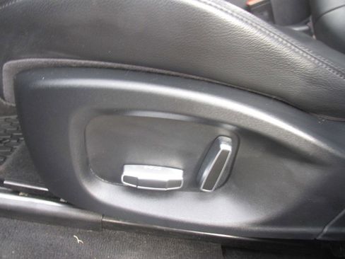 Used 2019 Jaguar F-PACE Premium image 36