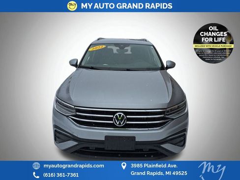 Used 2022 Volkswagen Tiguan SE image 2