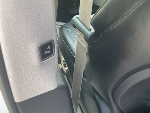 Used 2024 Chrysler Pacifica Touring-L FWD image 35