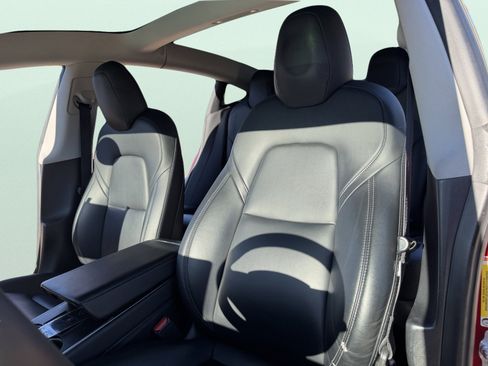 Used 2019 Tesla Model 3 Standard Range Plus image 14