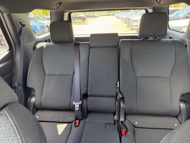 Used 2025 Toyota 4Runner SR5 AWD/4WD image 27
