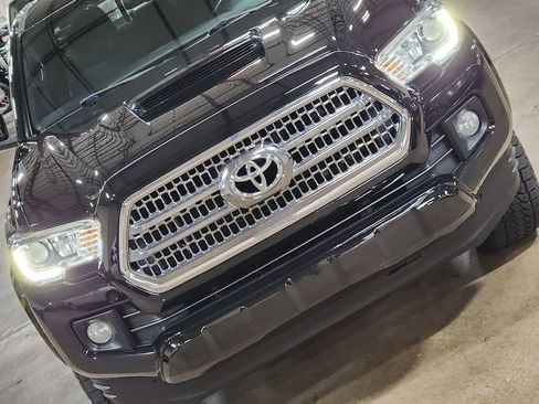 Used 2016 Toyota Tacoma TRD Sport w/ Towing Package RWD image 19