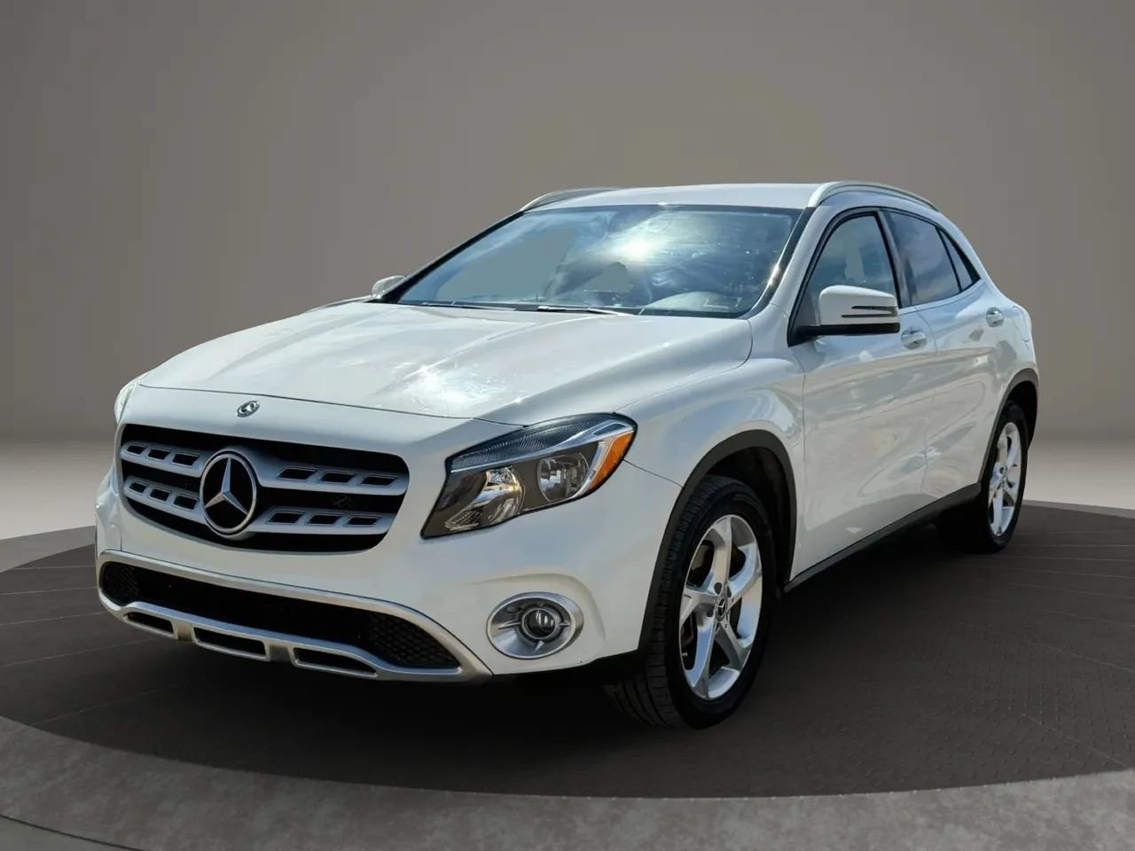 Used 2018 Mercedes-Benz GLA 250 w/ Premium Package image 3