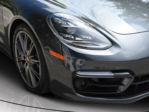 Used 2023 Porsche Panamera GTS image 9