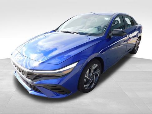 Used 2025 Hyundai Elantra Sport w/ Cargo Package image 3