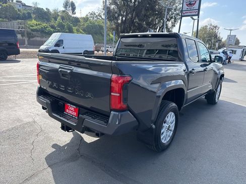 Used 2025 Toyota Tacoma SR5 image 7