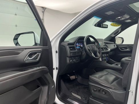 Used 2022 Chevrolet Suburban RST w/ Sport Performance Package image 16