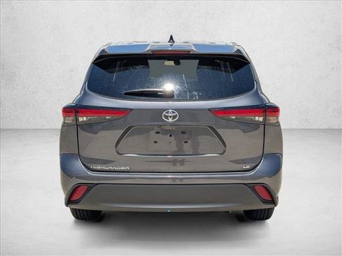 Used 2023 Toyota Highlander LE FWD image 6