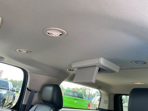 Used 2013 Chevrolet Suburban LTZ RWD image 41