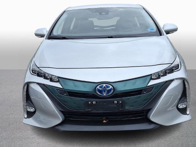 Used 2017 Toyota Prius Prime Advanced w/ Carpet Mat Package FWD image 2