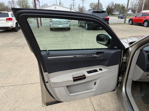 Used 2006 Chrysler 300 C RWD image 7