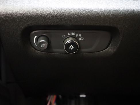 Used 2022 Chevrolet Traverse LT FWD image 27