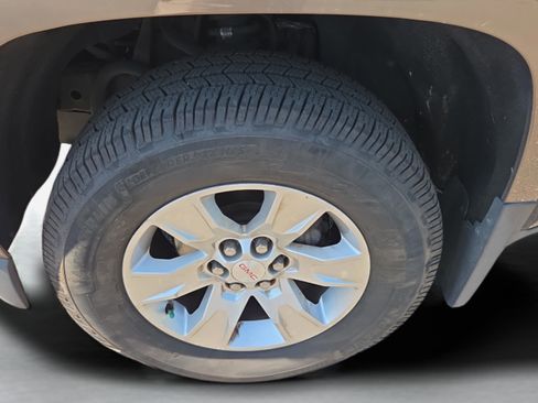 Used 2016 GMC Canyon SLE w/ SLE Convenience Package image 10