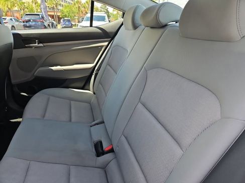 Used 2017 Hyundai Elantra SE FWD image 12