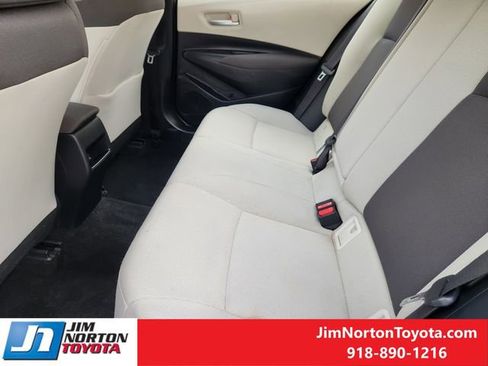 Used 2021 Toyota Corolla LE image 31