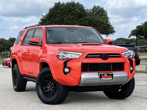 Used 2024 Toyota 4Runner TRD Off-Road Premium w/ Moonroof Package AWD/4WD image 2