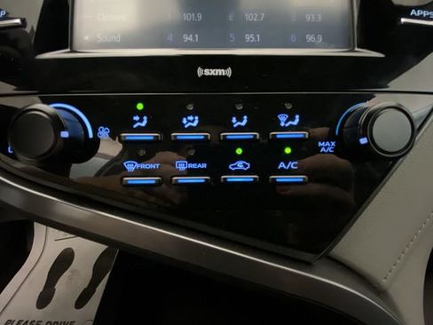 Used 2020 Toyota Camry LE FWD image 19
