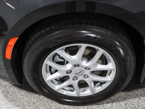 Used 2023 Chrysler Pacifica Touring-L FWD image 11